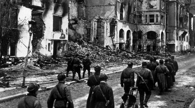 Breslavia: soldati sovietici entrano in città